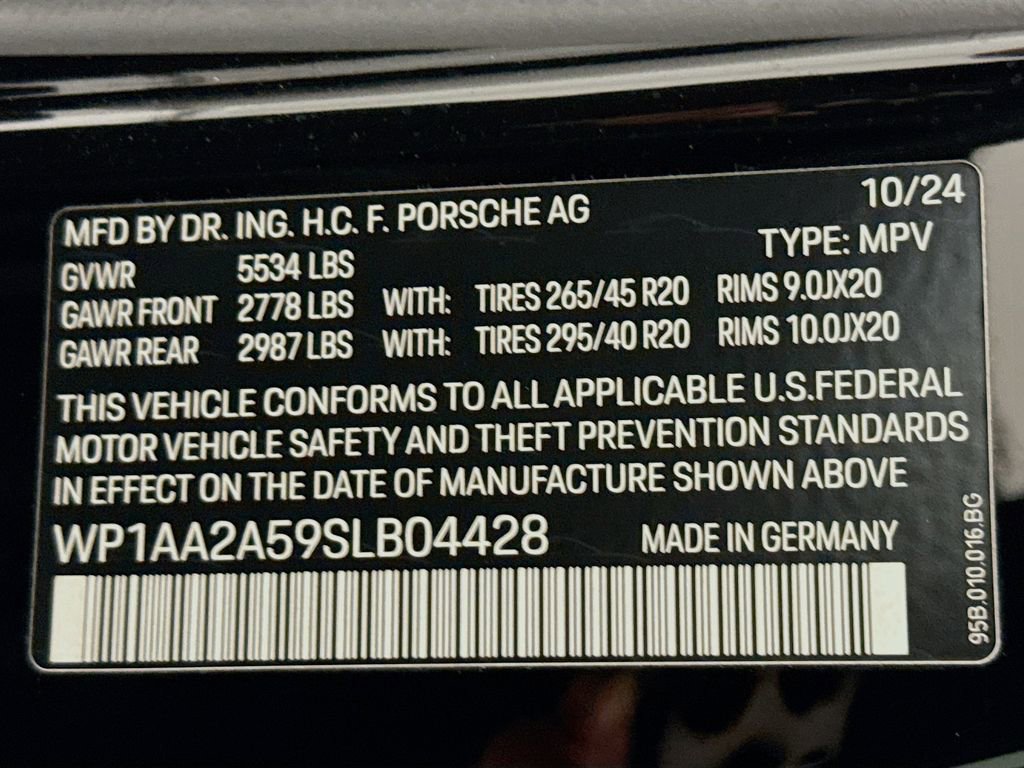 Certified 2025 Porsche Macan image 36