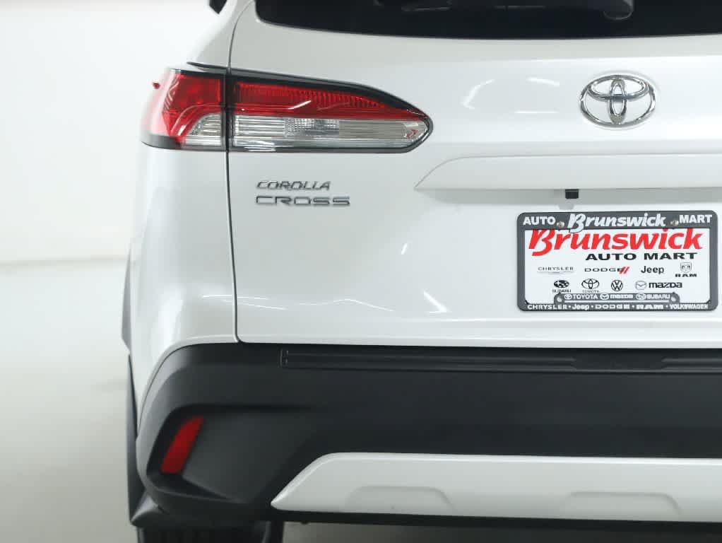 Certified 2024 Toyota Corolla Cross LE FWD image 42
