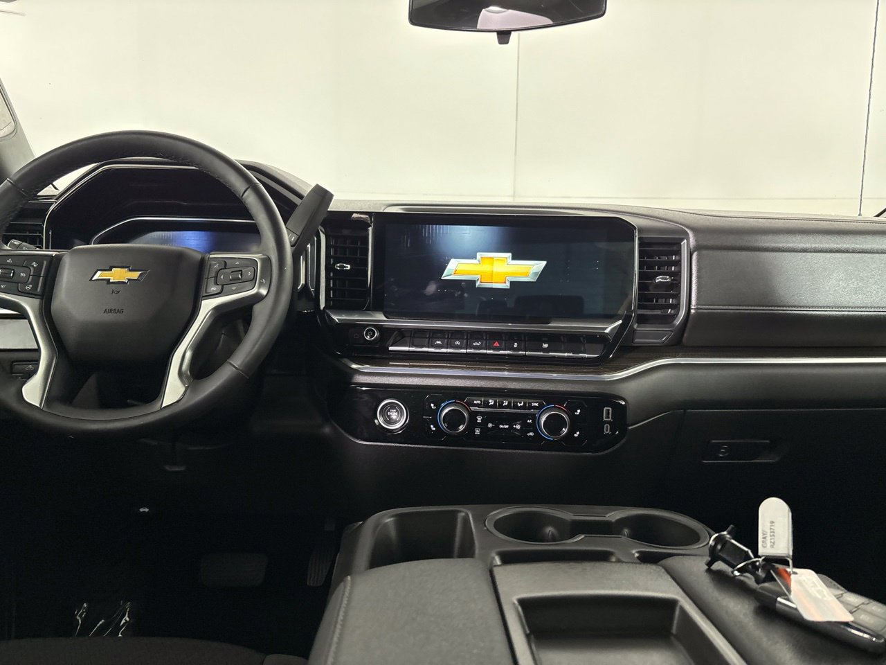 Used 2024 Chevrolet Silverado 1500 LT AWD/4WD image 24