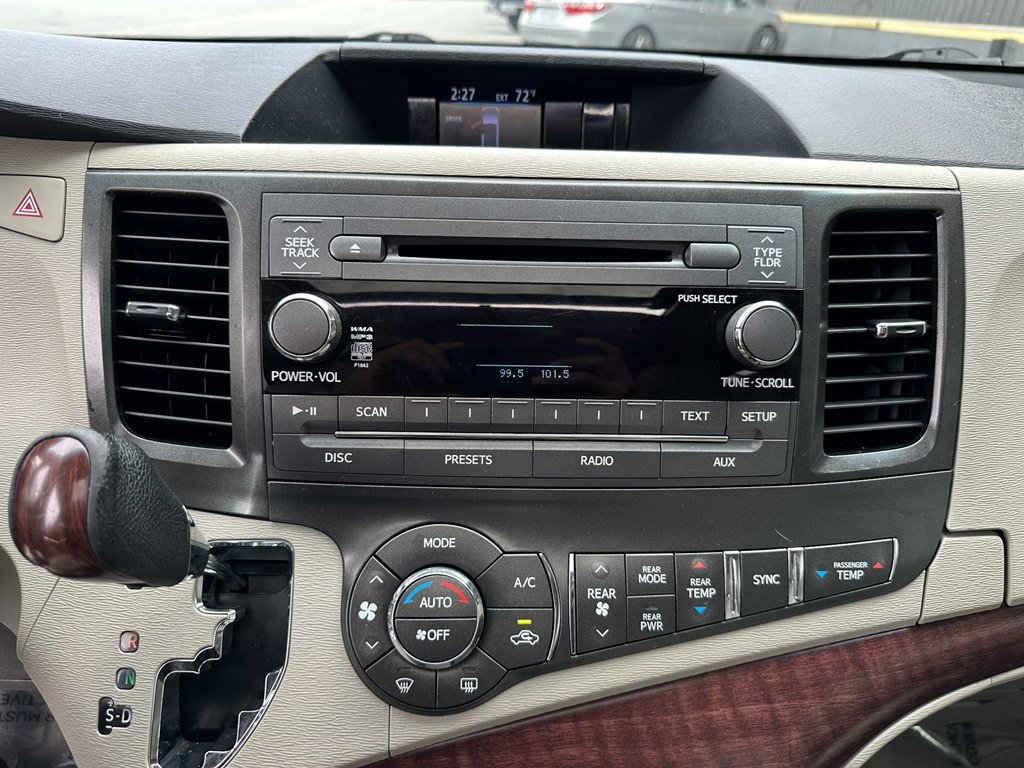 Used 2013 Toyota Sienna XLE image 39