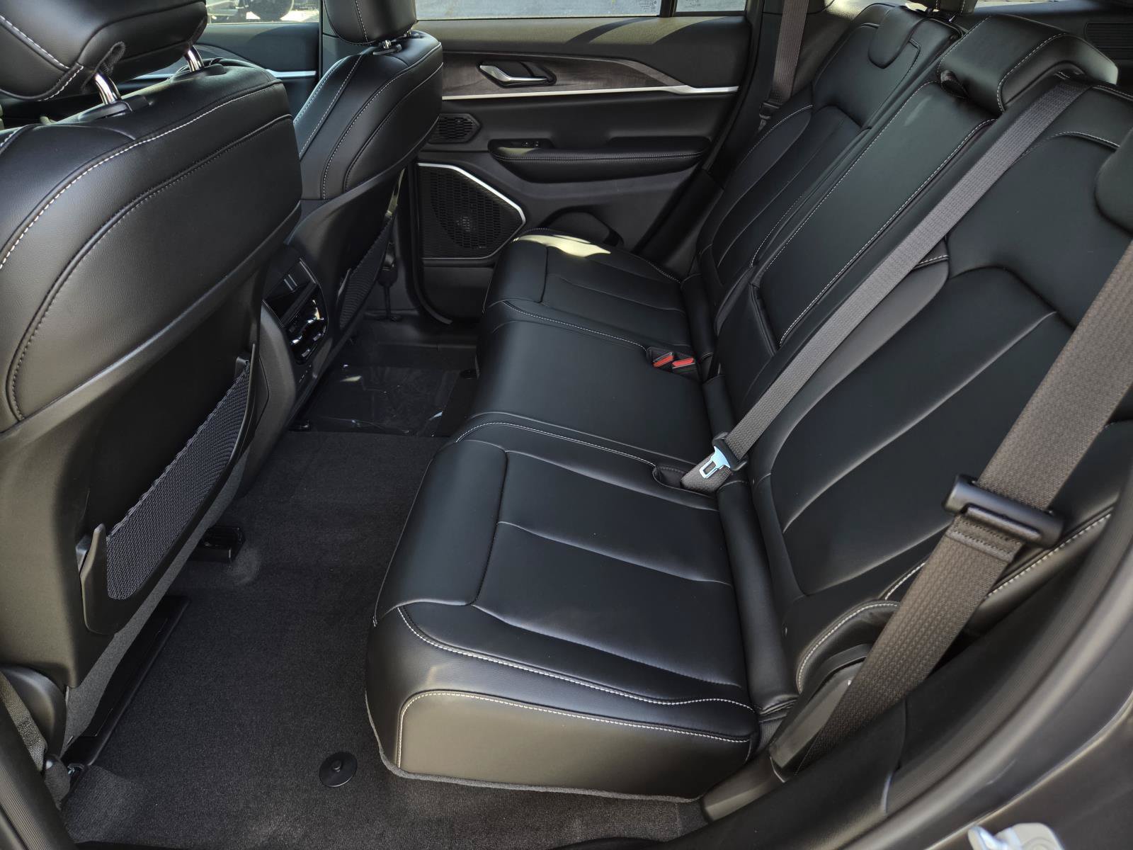 New 2026 Jeep Grand Cherokee Limited w/ Limited Altitude Package RWD image 25