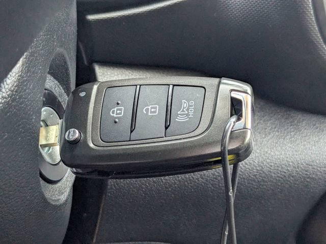 Used 2025 Hyundai Venue SE image 24