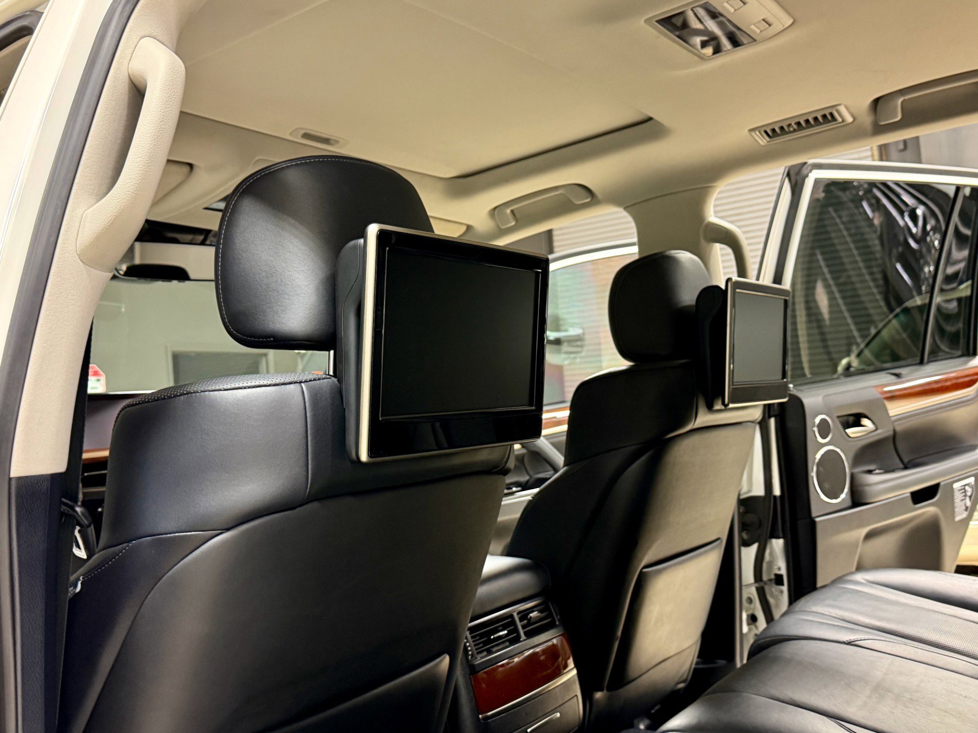 Used 2016 Lexus LX 570 4WD image 24