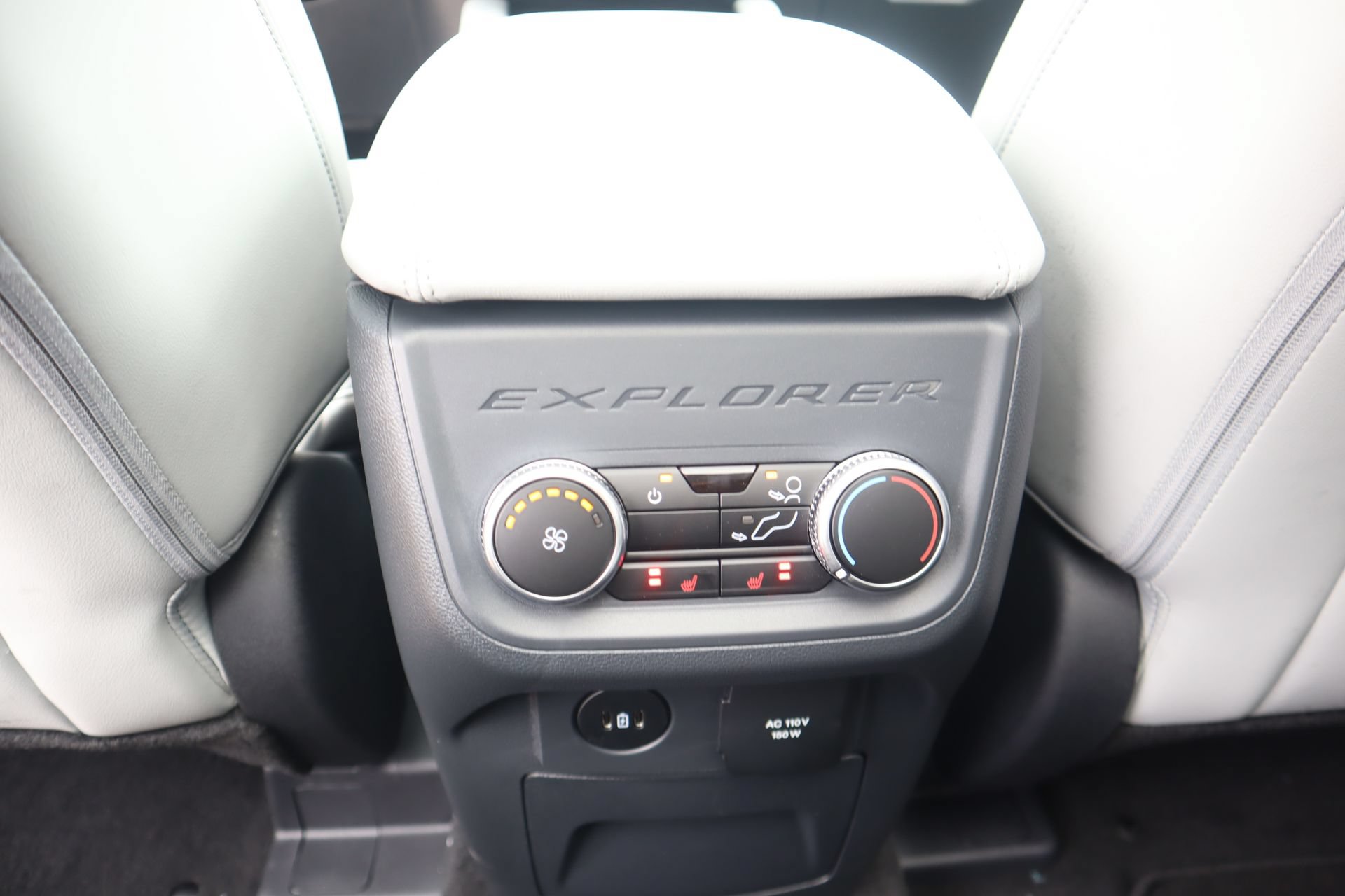 New 2026 Ford Explorer Platinum w/ LUX Leather Package AWD/4WD image 17