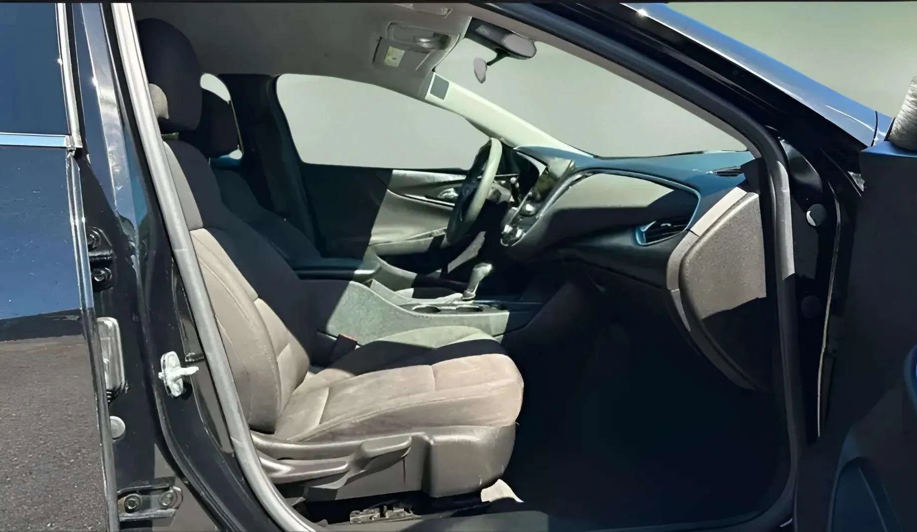 Used 2020 Chevrolet Malibu LT image 20