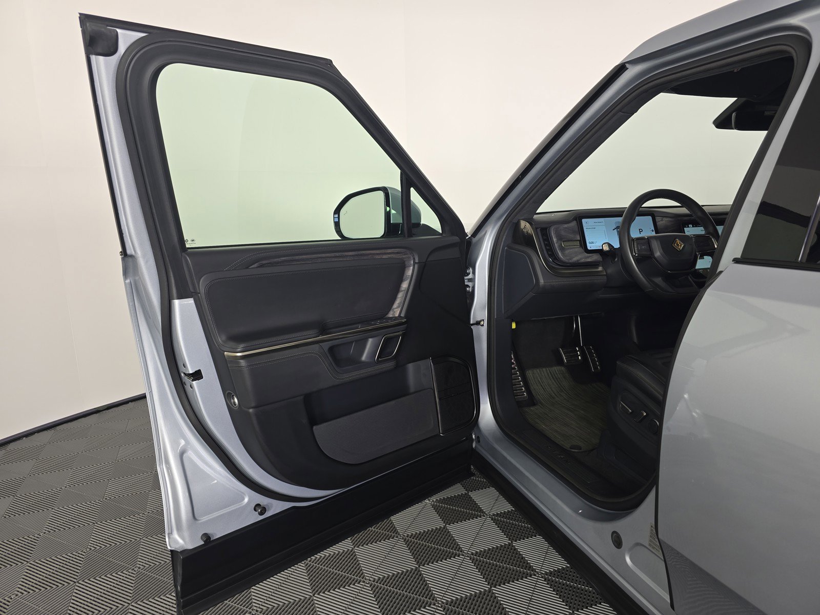 Used 2022 Rivian R1T Adventure AWD/4WD image 16