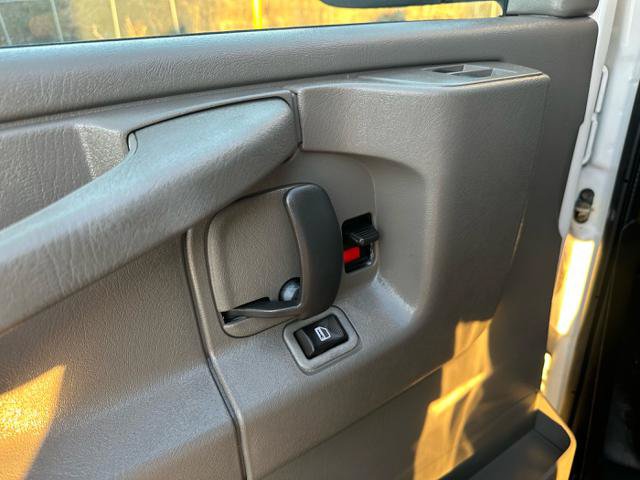 Used 2015 Chevrolet Express 2500 RWD image 20