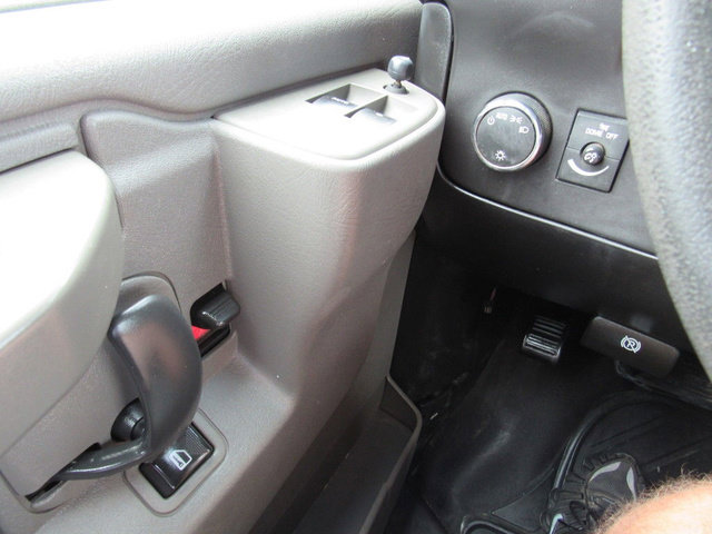 Used 2018 Chevrolet Express 2500 w/ Driver Convenience Package RWD image 34
