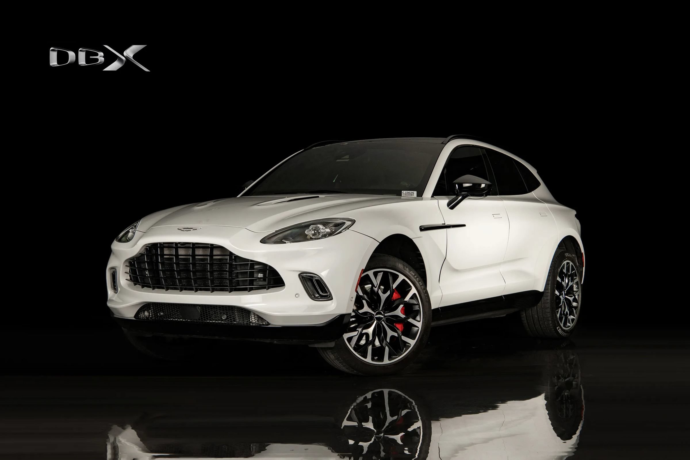 Used 2021 Aston Martin DBX AWD/4WD image 1