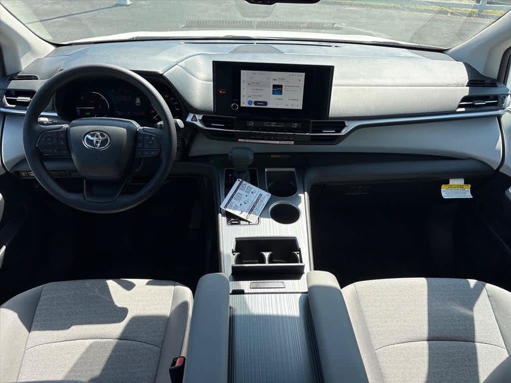 New 2026 Toyota Sienna LE FWD image 11