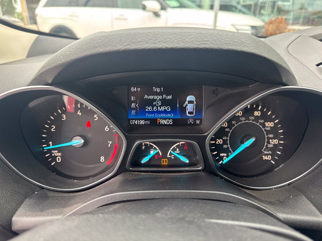 Used 2017 Ford Escape SE w/ SE Cold Weather Package AWD/4WD image 3