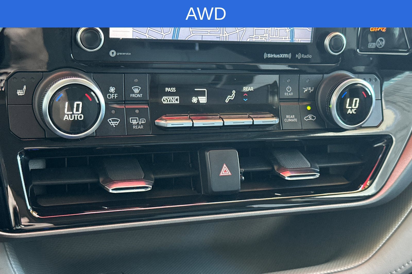 Used 2022 Toyota Highlander XLE AWD/4WD image 24