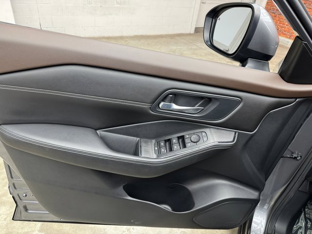 Used 2022 Nissan Rogue SV w/ SV Premium Package image 10