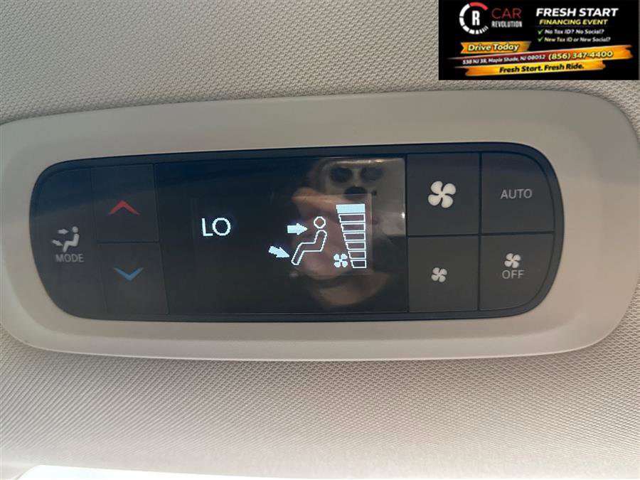Used 2024 Chrysler Pacifica Limited FWD image 78