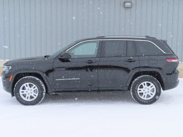 Used 2023 Jeep Grand Cherokee Laredo image 9