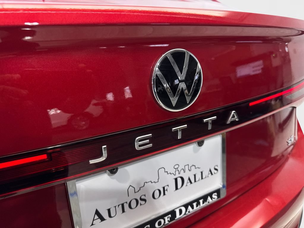 Used 2025 Volkswagen Jetta SE FWD image 21