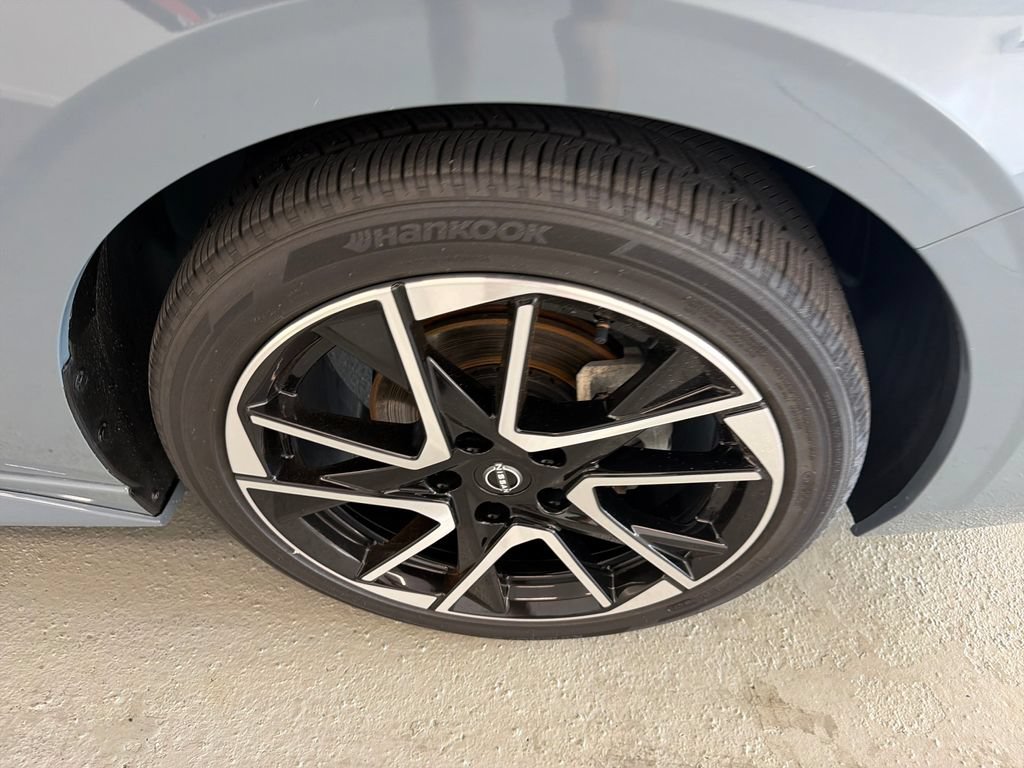 Used 2025 Nissan Sentra SR FWD image 5