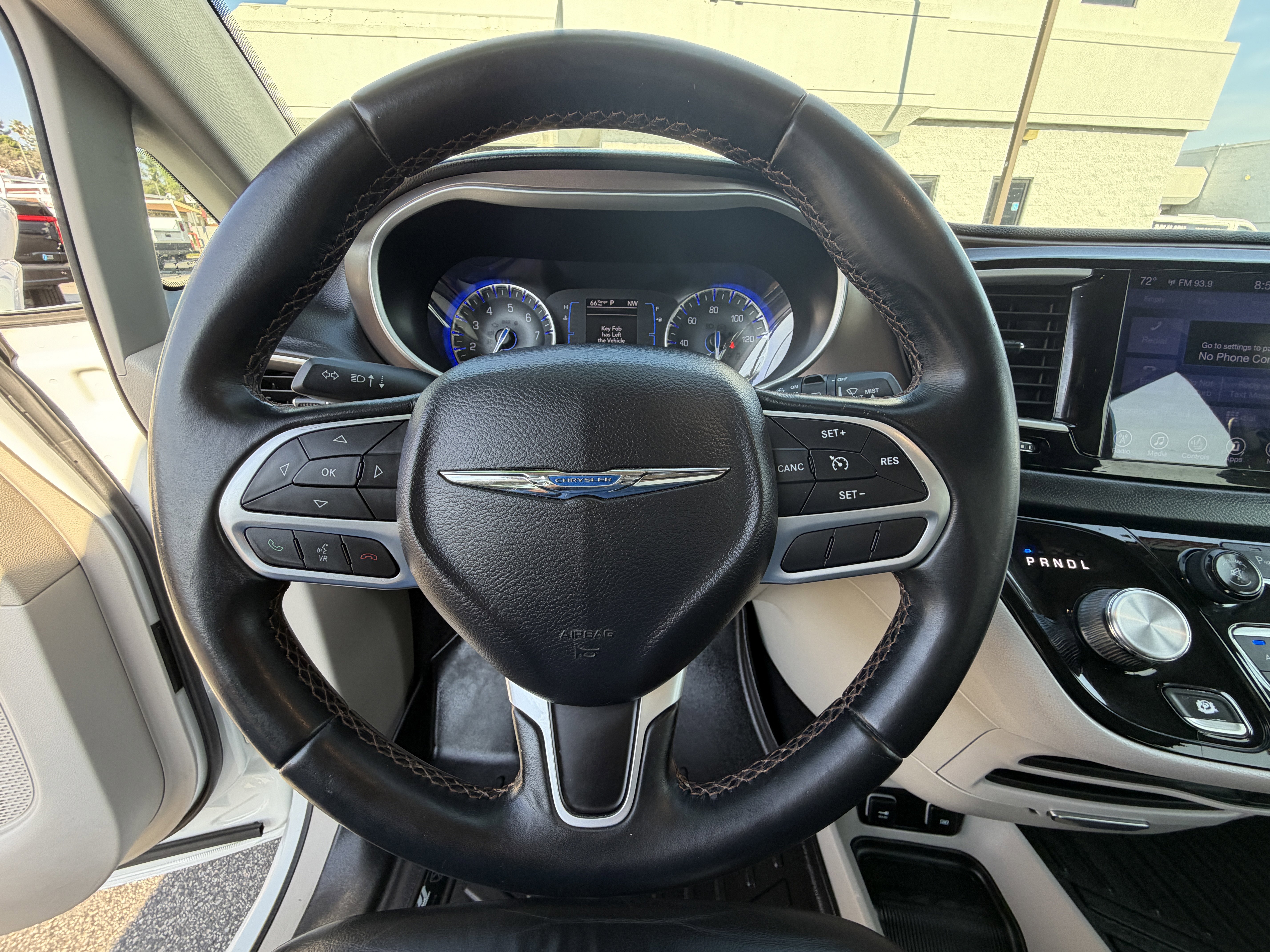 Used 2017 Chrysler Pacifica Touring-L image 15