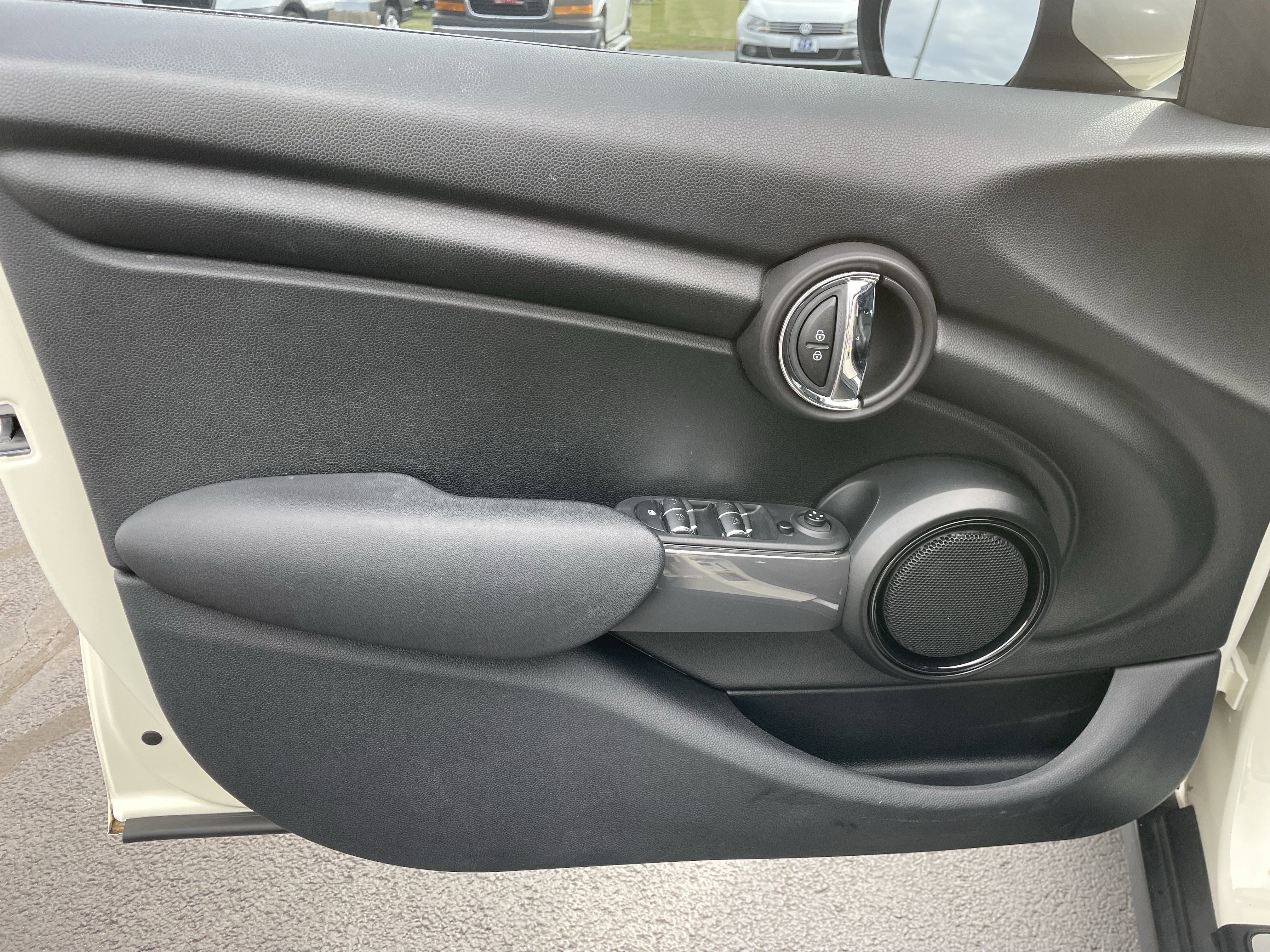 Used 2020 MINI Cooper 4-Door Hardtop w/ Storage Package image 11