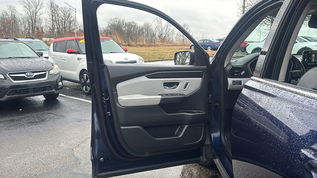 Used 2023 Honda Pilot Elite image 11