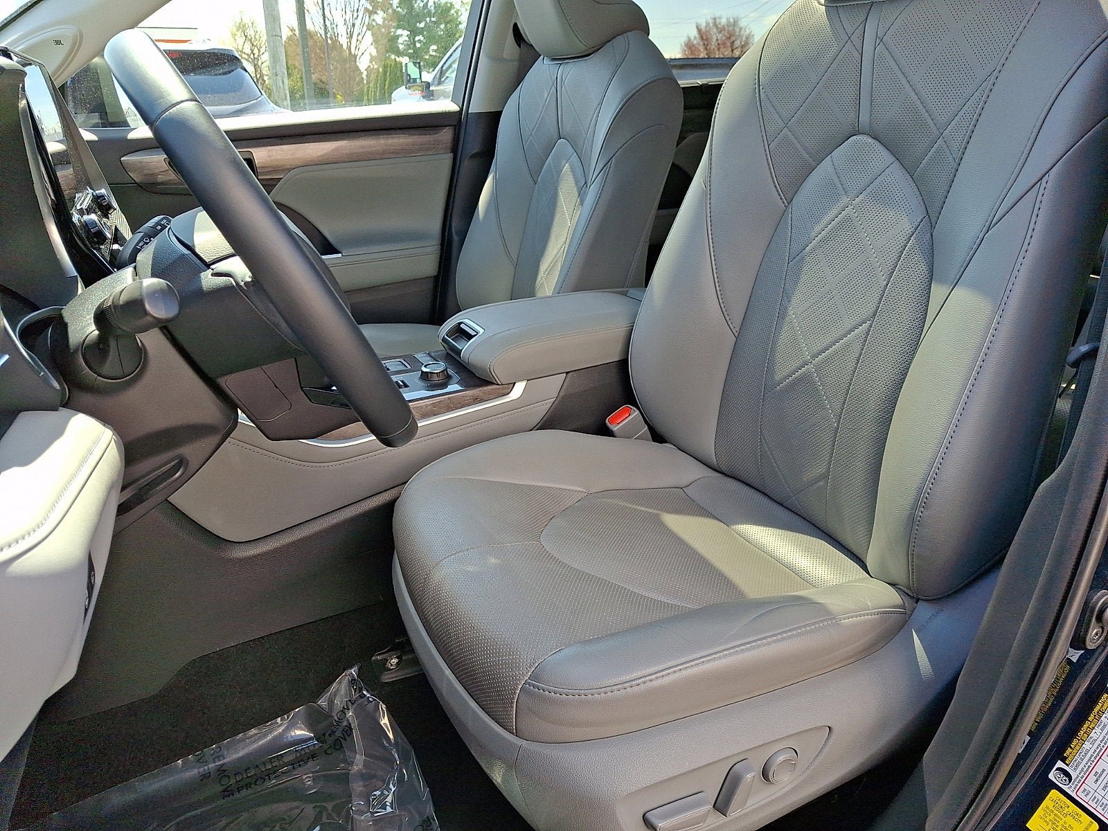 Used 2020 Toyota Highlander Platinum image 14