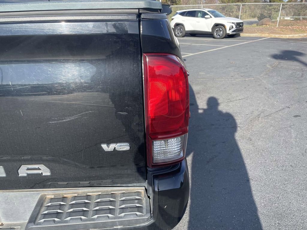 Used 2017 Toyota Tacoma TRD Sport image 17