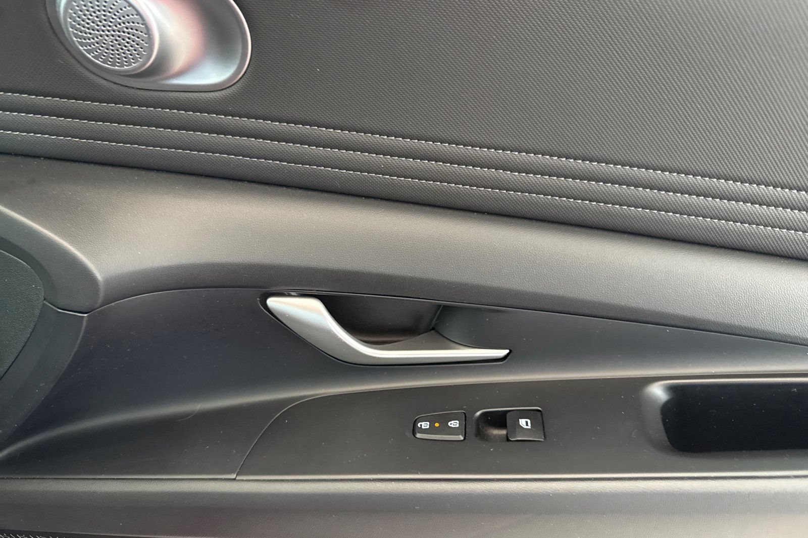 Used 2025 Hyundai Elantra Limited FWD image 17