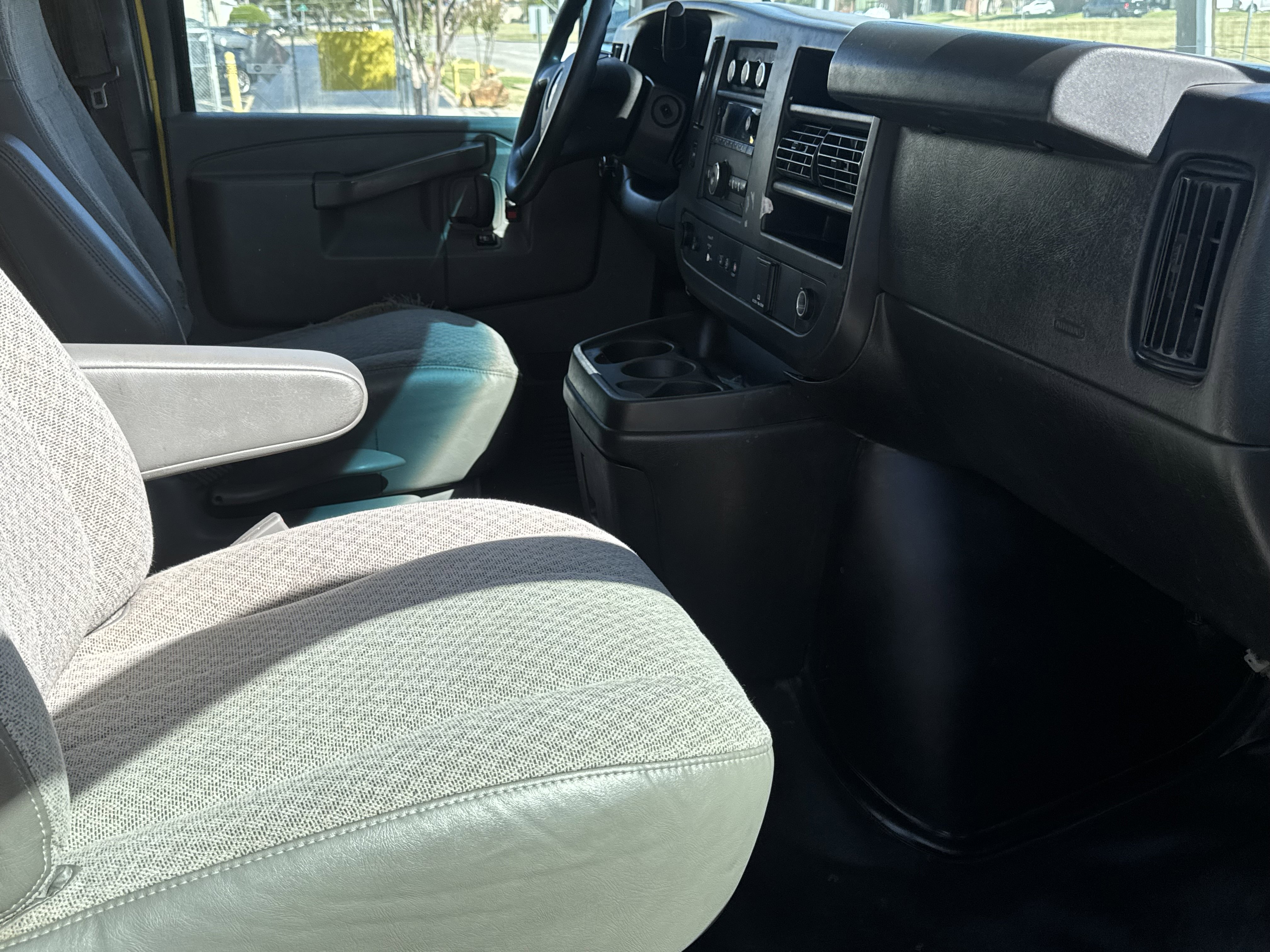 Used 2019 Chevrolet Express 2500 image 10