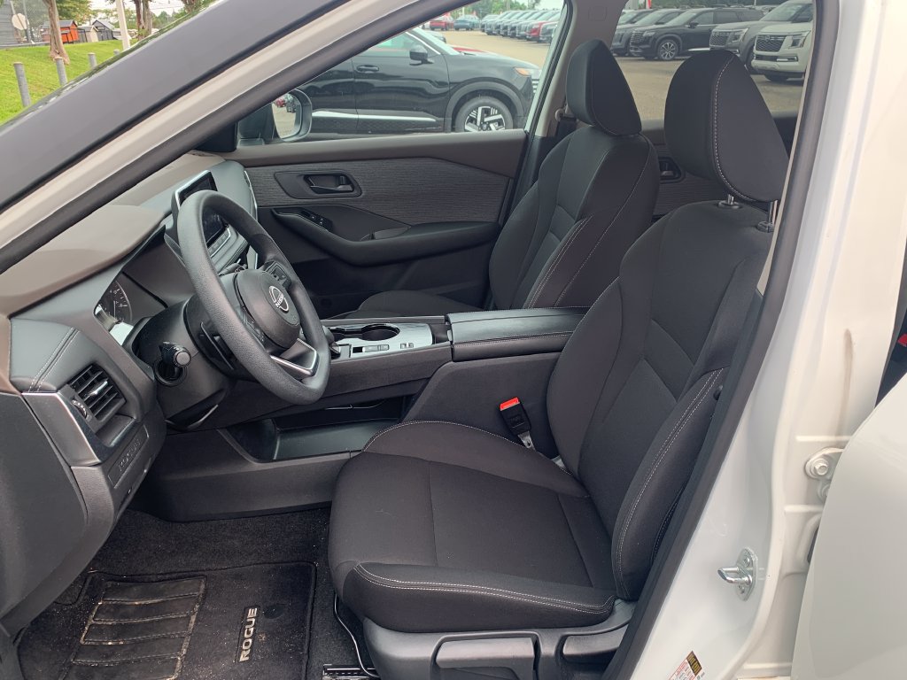 Used 2023 Nissan Rogue S FWD image 17