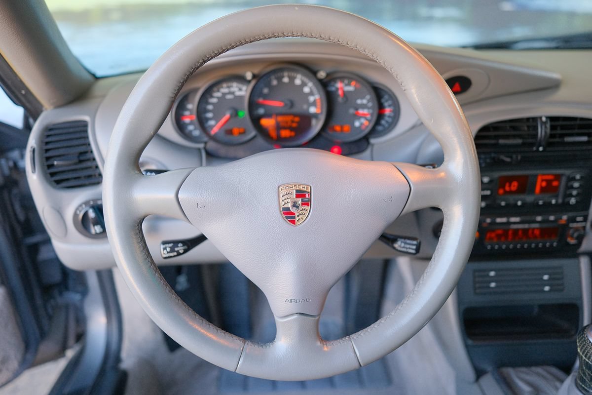 Used 2004 Porsche 911 Carrera RWD image 15