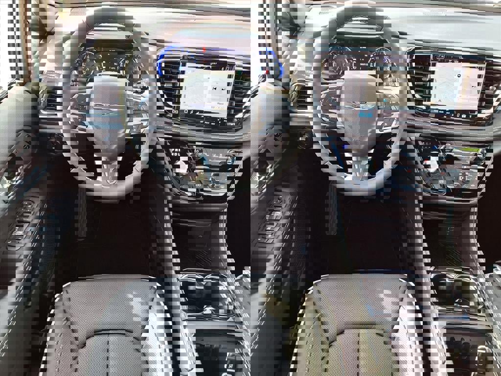 New 2026 Chrysler Pacifica Limited image 2