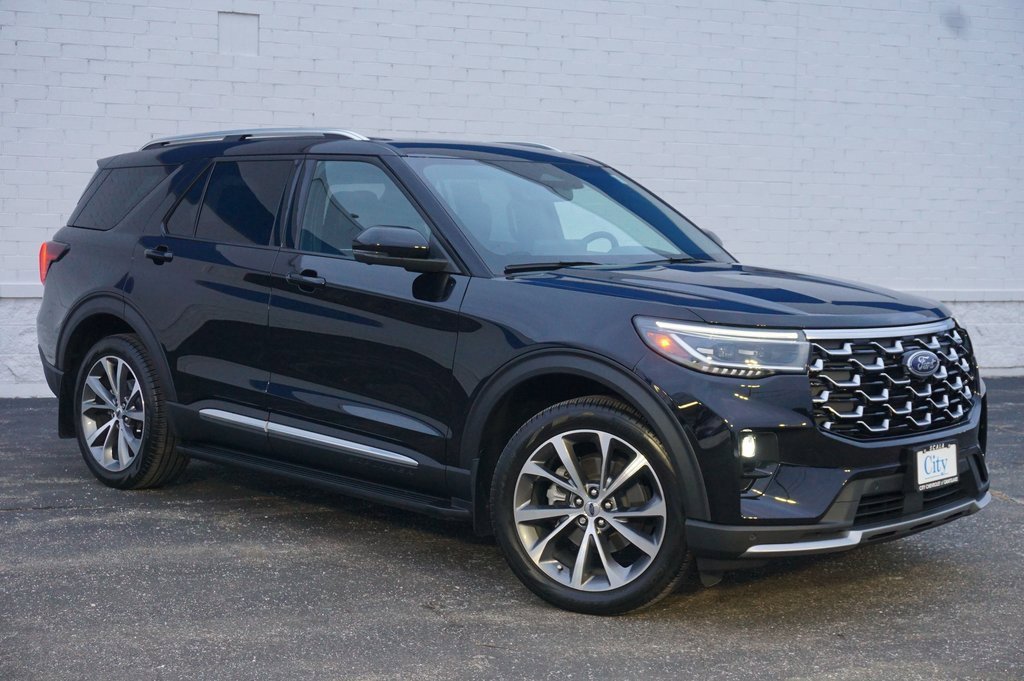 Used 2025 Ford Explorer Platinum w/ Ultimate Package image 3