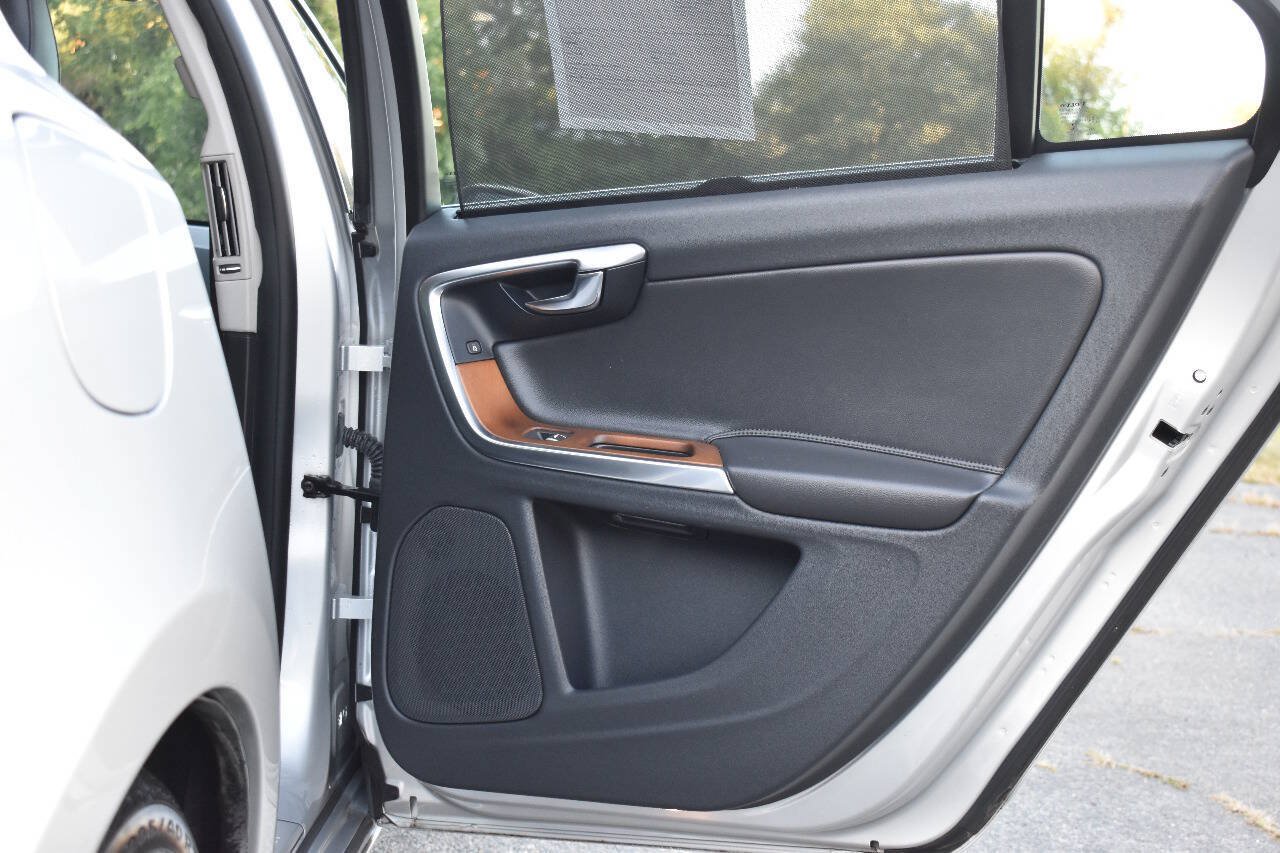 Used 2016 Volvo S60 T5 Inscription Platinum FWD image 13