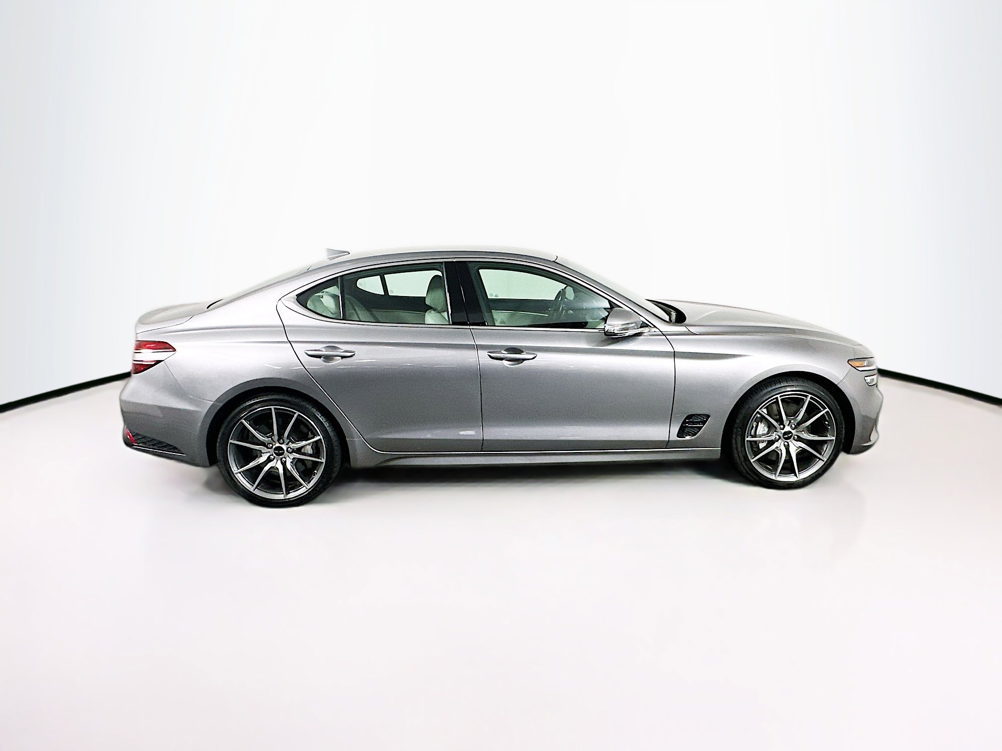 Used 2025 Genesis G70 2.5T image 10