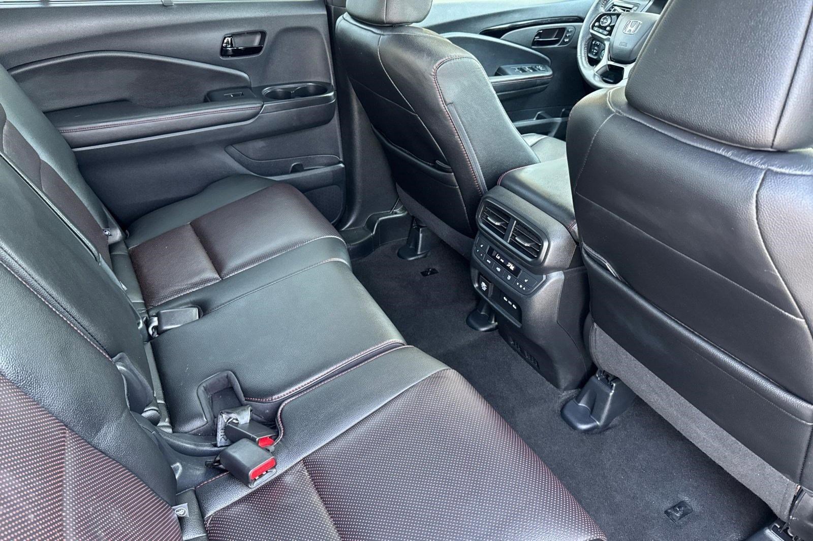 Used 2025 Honda Passport Black Edition image 31