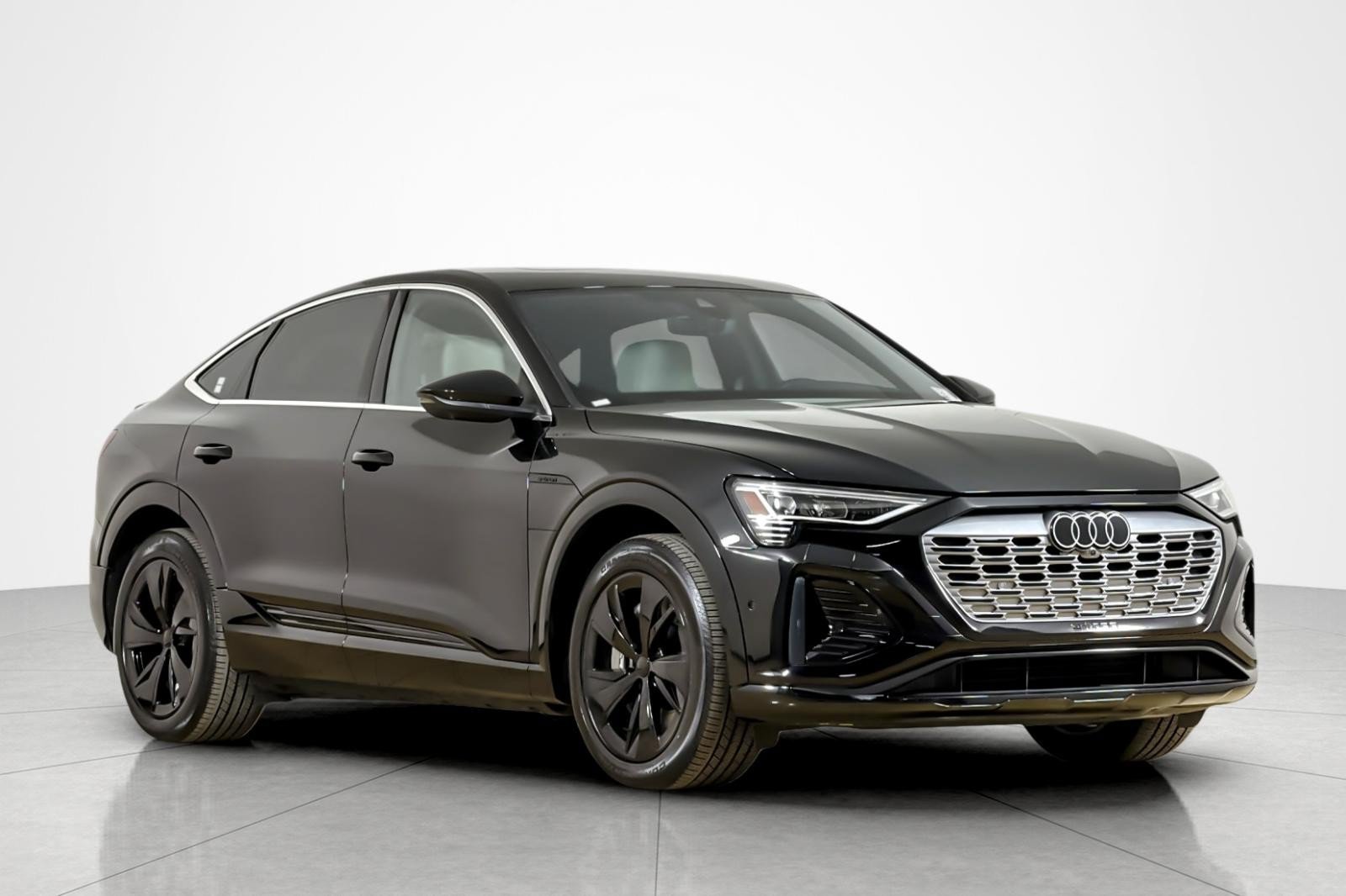 Used 2024 Audi Q8 e-tron Premium Plus w/ Premium Plus Package AWD/4WD image 7