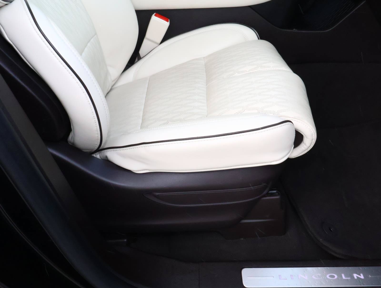 Used 2023 Lincoln Aviator Black Label w/ Jet Package AWD/4WD image 19