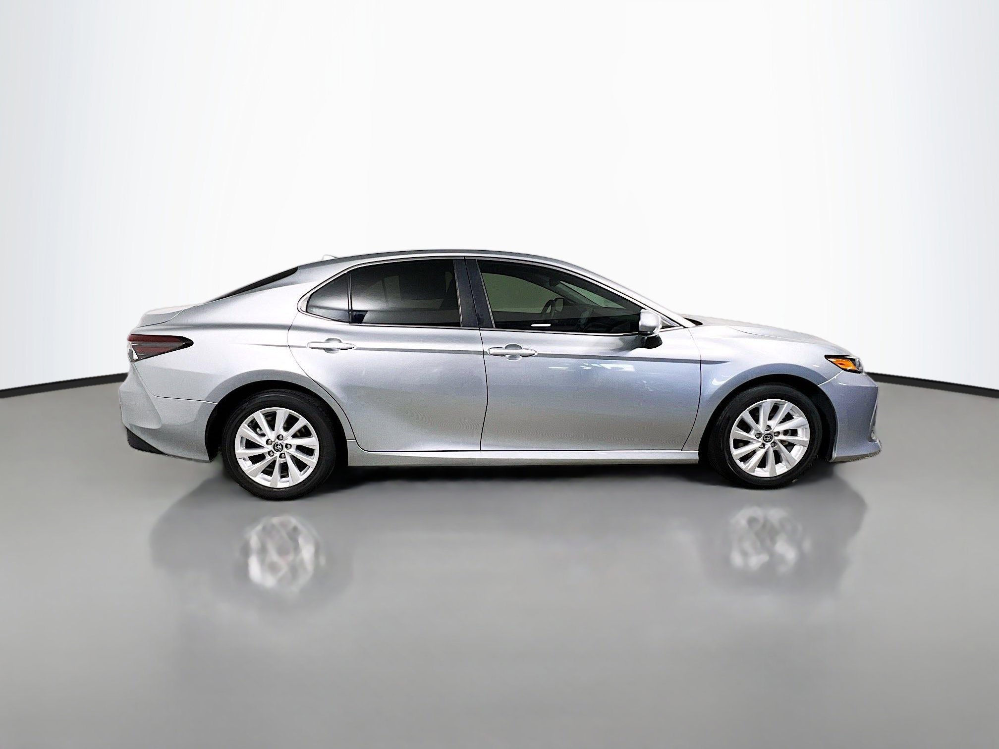 Used 2024 Toyota Camry LE FWD image 3