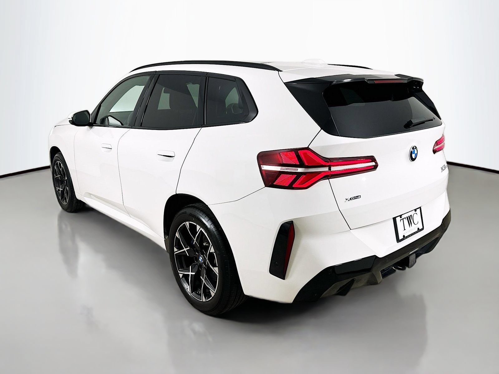 Used 2025 BMW X3 xDrive30i w/ Premium Package AWD/4WD image 7