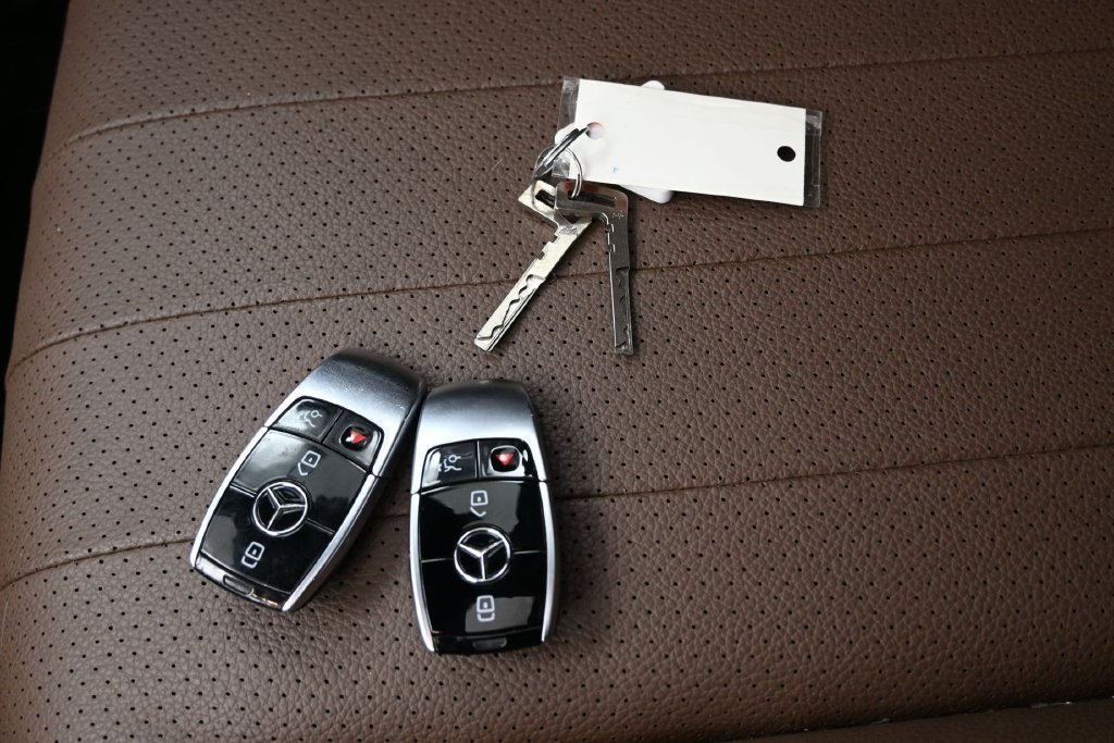 Used 2023 Mercedes-Benz E 350 4MATIC Sedan image 35