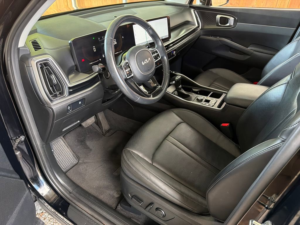 Used 2024 Kia Sorento S w/ Panoramic Sunroof Package image 2