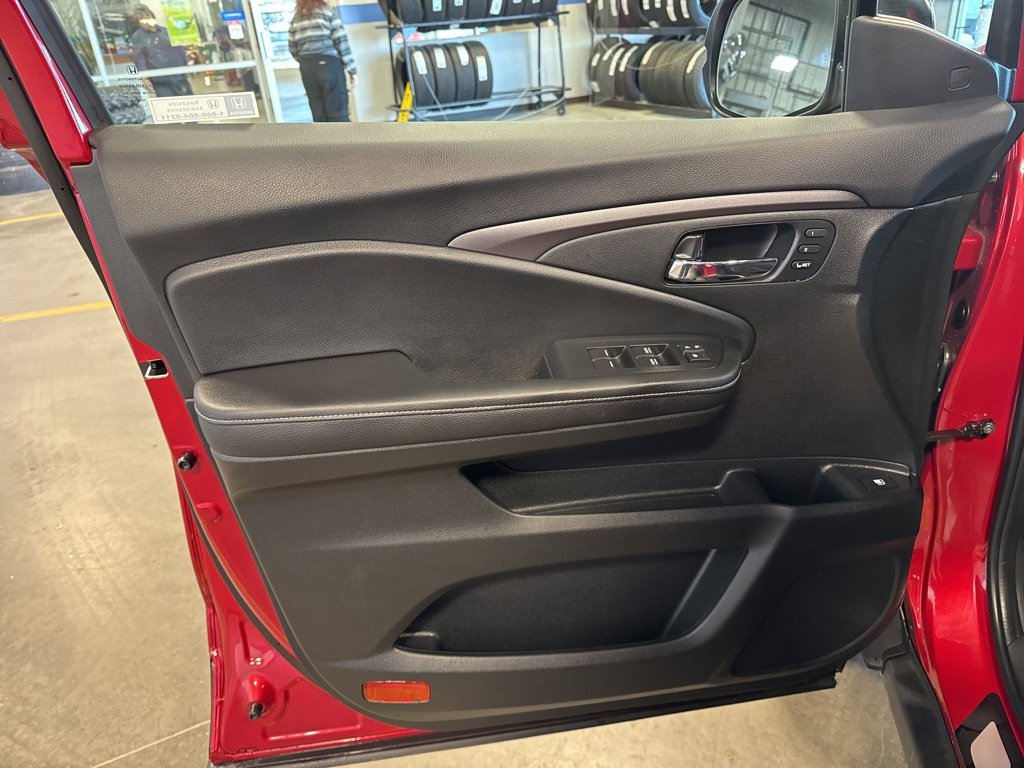 Certified 2025 Honda Ridgeline RTL image 24
