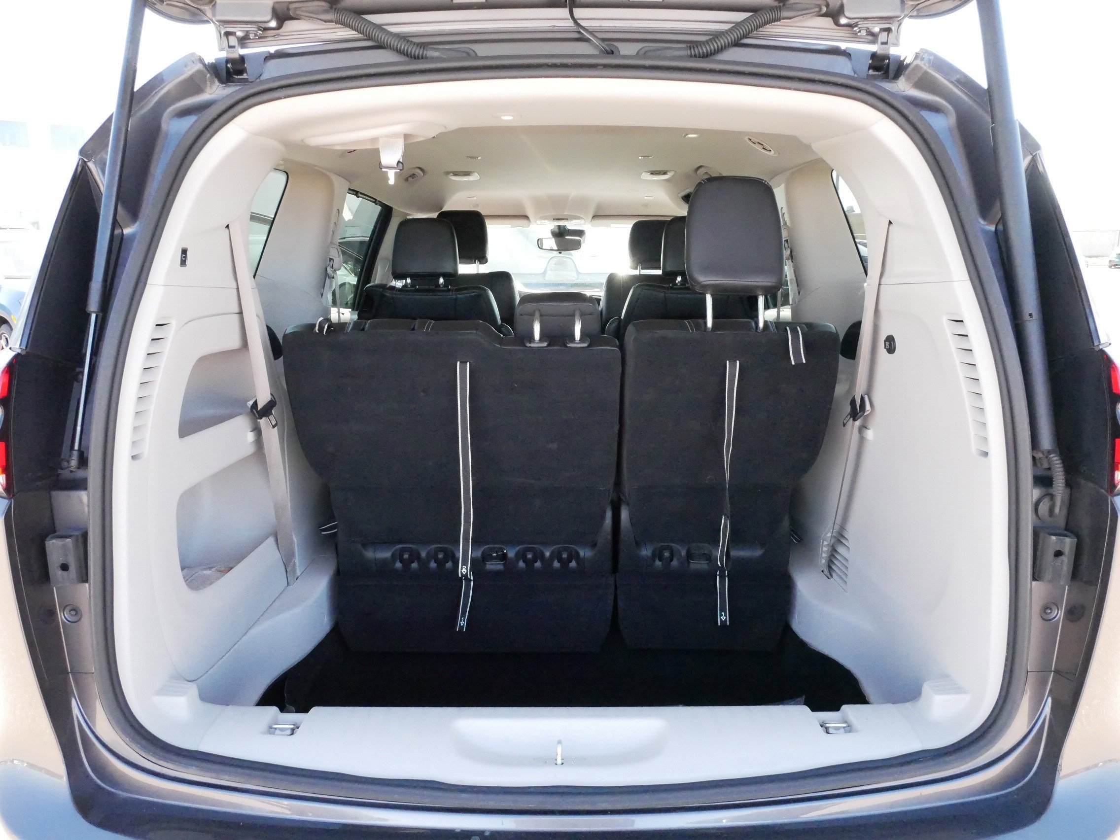 Used 2023 Chrysler Pacifica Touring-L FWD image 18