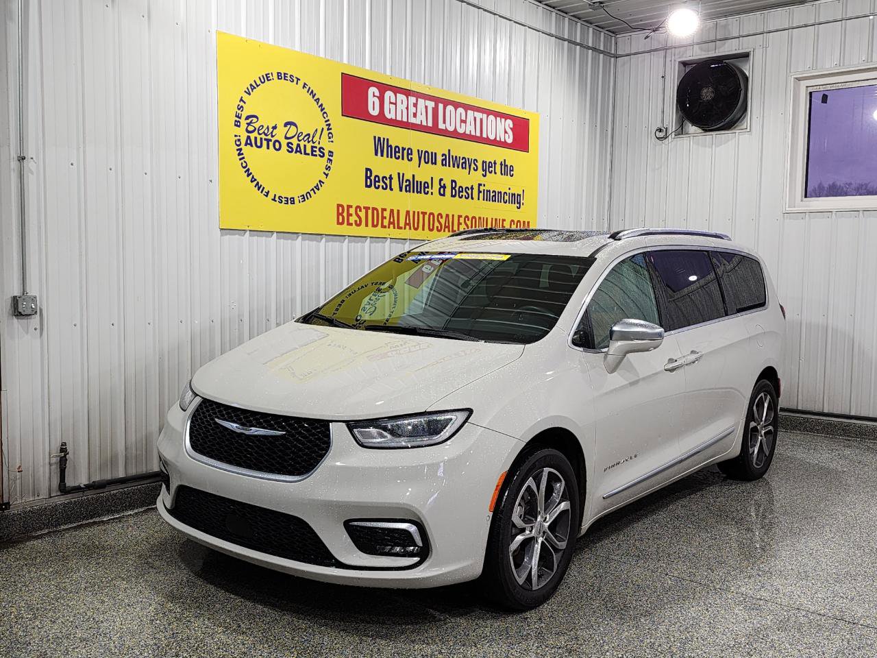 Used 2021 Chrysler Pacifica Pinnacle image 1