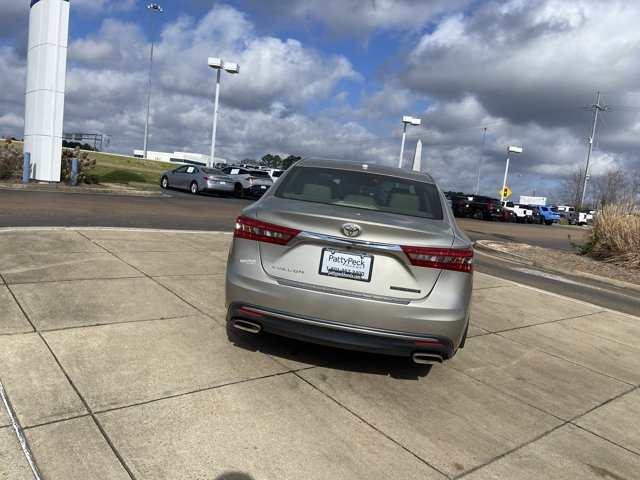 Used 2017 Toyota Avalon Touring image 9
