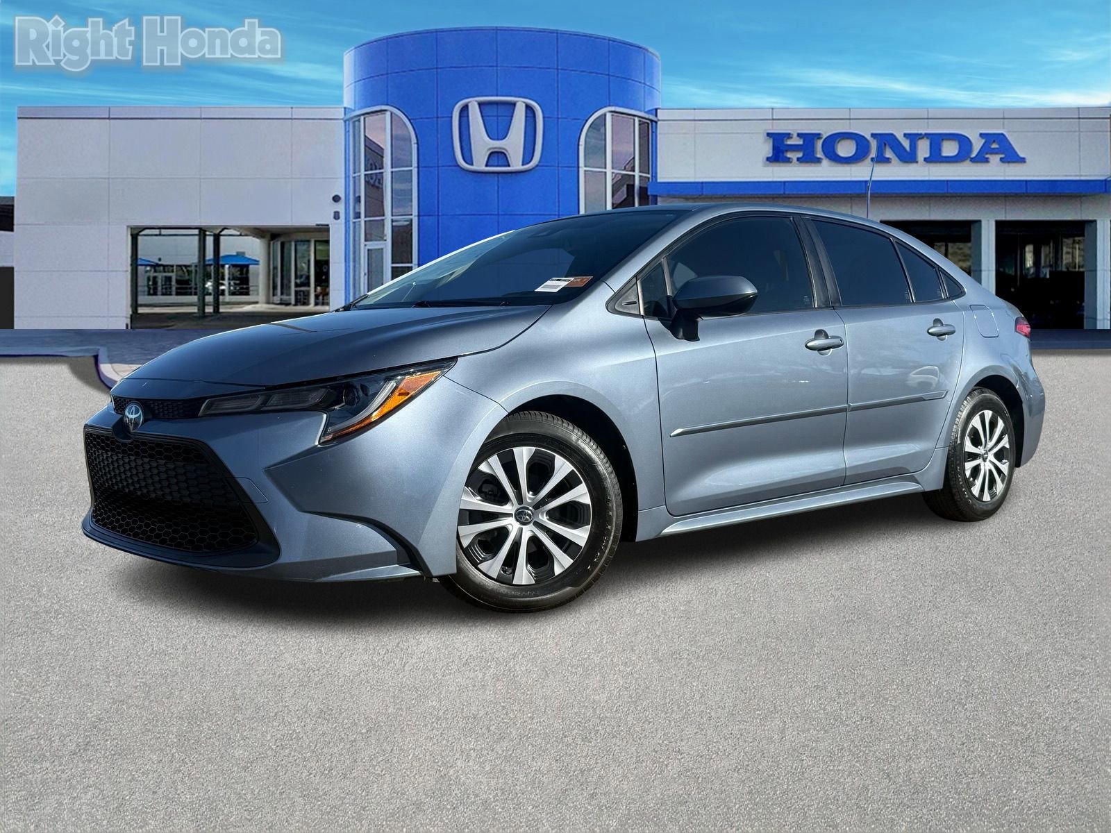 Used 2022 Toyota Corolla LE image 2