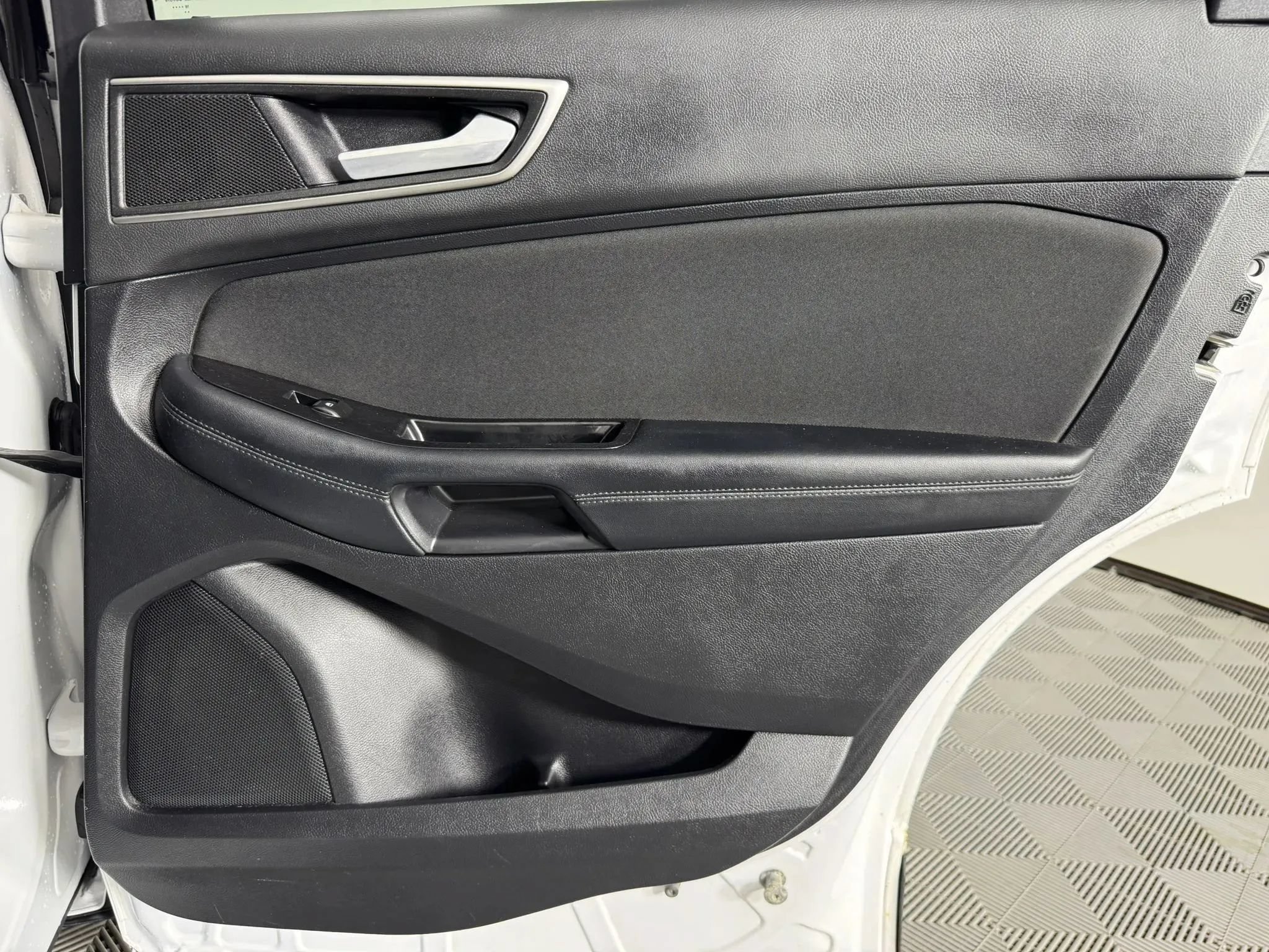 Used 2016 Ford Edge SEL FWD image 39