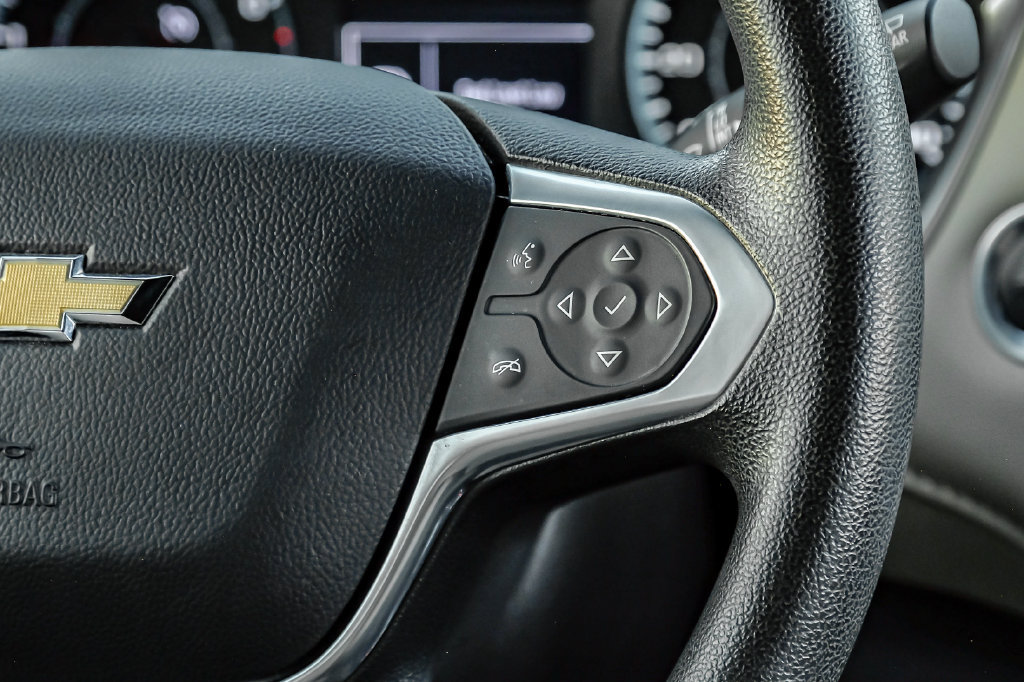 Used 2023 Chevrolet Traverse LS w/ Safety Package FWD image 21