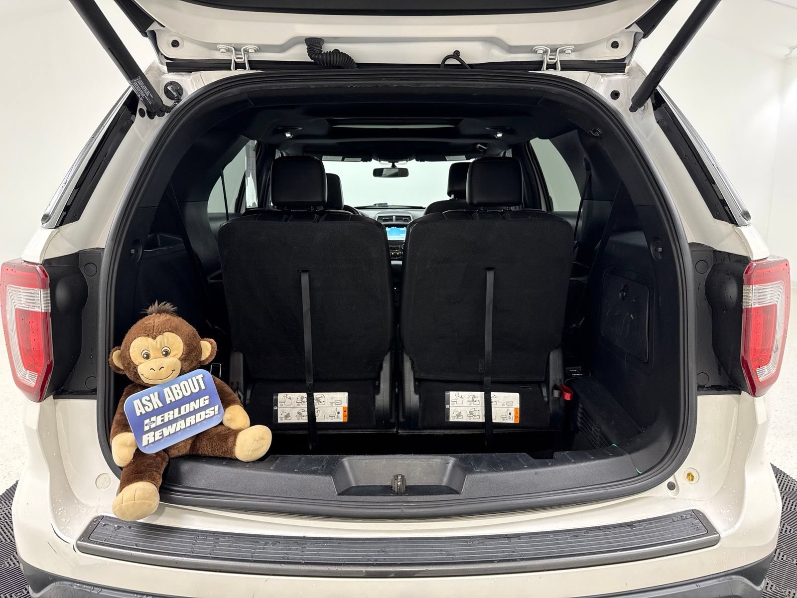 Used 2018 Ford Explorer XLT w/ Equipment Group 202A FWD image 8