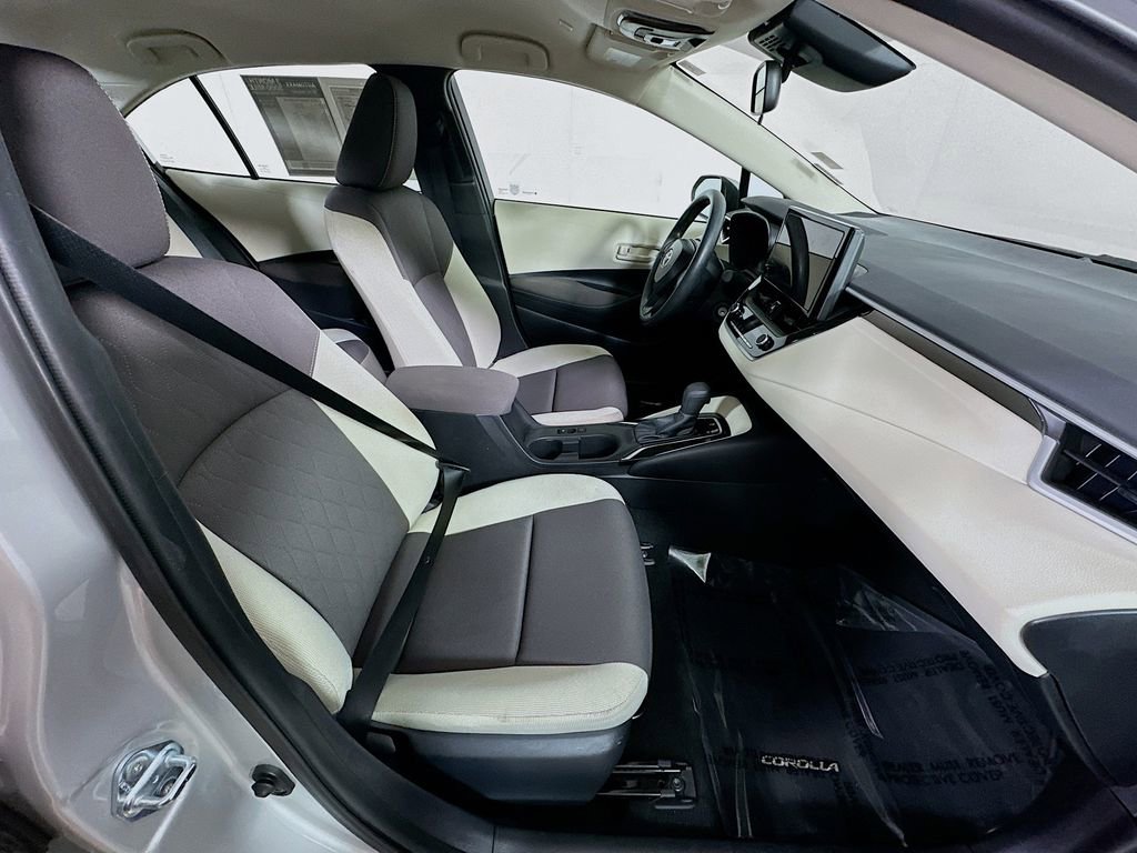 Used 2025 Toyota Corolla LE image 12